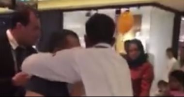 تداول فيديو للحظة القبض على شاب حاول اختطاف طفل من أمه بمول شهير