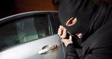 حجز 4 أشخاص بتهمة سرقة سيارة تابعة لجهة حكومية فى النزهة