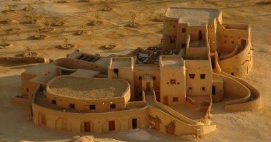 بالصور.. كفر دلهاب الحقيقى منتجع عالمى صديق للبيئة بدون كهرباء أو انترنت.. إحدى سكان واحة سيوة لـ"اليوم السابع": التصوير تم فى فندق "أدريرار أميلال" زاره الأمير تشارلز عام 2016.. تكلفة الليلة 400 دولار
