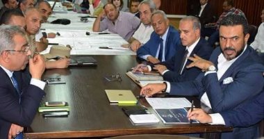 بالصور.. وزير الرياضة يلتقى أعضاء اللجنة العليا لكأس العالم للشباب للسلة