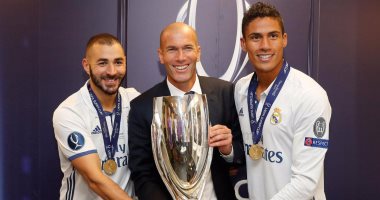 ريال مدريد يستعد لتجديد عقد بنزيما وفاران