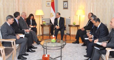 السيسى لزعيم أغلبية برلمان ألمانيا: مصر تواجه الإرهاب عسكريا وأمنيا وسياسيا