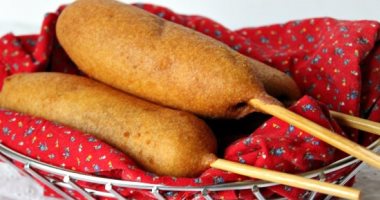 طريقة عمل الكورن دوج للسحور .. كفاية فول وجبنة