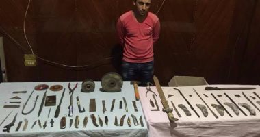 ضبط خراط لإدارته ورشة لتصنيع الأسلحة البيضاء بطنطا 