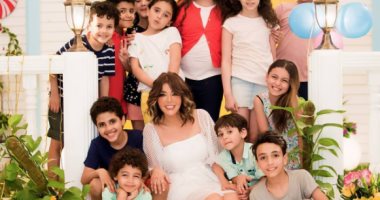 سميرة سعيد تنشر صورة مع أطفال مستشفى السرطان وتعلق: وش الخير