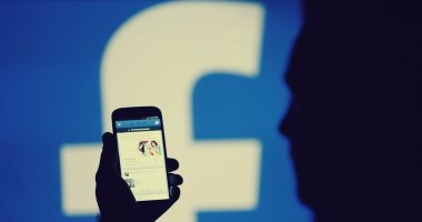 فيس بوك يسبب الاكتئاب ويتلاعب بك ويدفعك للانتحار.. لماذا تصر على إدمانه؟