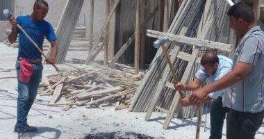 حي المنتزه بالإسكندرية يسلم مقاول الإزالة ٧ عقارات مخالفة للبدء فى إزالتها
