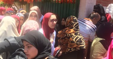 الفرحة تغمر أهالى طلاب الثانوية العامة بالدقهلية لسهولة الأحياء والجغرافيا