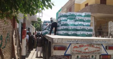 بالصور.. توزيع 2300 كرتونة رمضانية لمحدودى الدخل بنجع حمادى