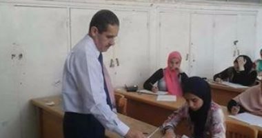 نائب رئيس جامعة قناة السويس يتفقد لجان امتحانات كلية الآداب 
