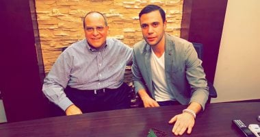محمد عادل إمام يجتمع بصادق الصباح للبحث عن مؤلف ومخرج لمسلسله الجديد