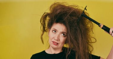 7 نصائح للحد من جفاف الشعر.. أبرزها تناول الفيتامينات