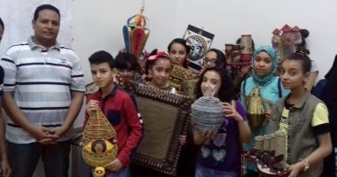 بالصور.. شاهد أطفال محافظة المنيا يستغلون خامات البيئة فى متحف ملوى
