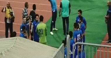 بالفيديو.. الحكم يرفض تكريم الأهلي بـ"ممر شرفى" من لاعبى سموحة
