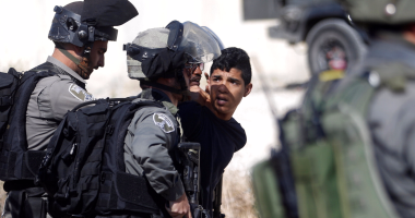 قوات الاحتلال تقتحم قرية شمال رام الله وتصيب فلسطينيا وتعتقل 2 آخرين