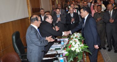زمالة كلية الدفاع الوطنى بامتياز لـ" أيمن عدلى"