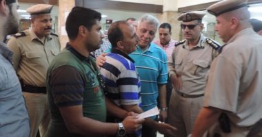 بالصور.. مدير أمن البحيرة يتفقد الخدمات الأمنية بمحيط الكنائس