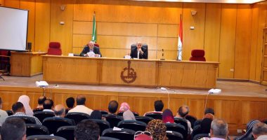 محافظ القليوبية يجتمع بمسئولى مراكز المعلومات والآثار