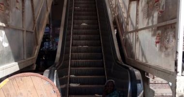 بالصور.. قارئ يشكو تعطل فى السلالم الكهربائية فى أرض اللواء منذ شهر