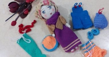 "سارة" بتحول رسومات الأطفال لعرايس كروشيه .. ولكل عروسة عندها حكاية