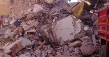 بالصور .. الانتهاء من هدم عقار " الأزاريطة " بالكامل حتى سطح الأرض