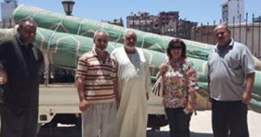 بالصور .. نائبة قبطية تستلم فرش مسجد النور بدمياط من مخازن الأوقاف