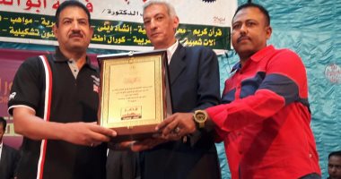 بالصور.. تكريم الشعراء فى ختام ليالى رمضان بثقافة سوهاج