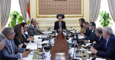رئيس الوزراء يرأس أول اجتماع للجنة العليا للإصلاح الإدارى.. وزيرة التخطيط: لن يضار أى موظف خلال عملية الإصلاح.. وتؤكد: عرض الخطة الاستراتيجية منتصف يوليو المقبل.. وإنشاء وحدات مختلفة بكل وزارة