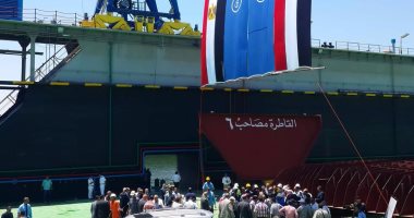 مهاب مميش وكامل الوزير يرفعان علم مصر على ونشين بترسانة بور سعيد البحرية