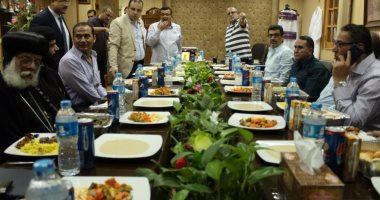 نواب البرلمان وكاهن المنصورة فى افطار جماعى لدعم مستشفى الجامعة 