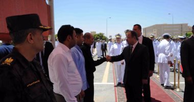 بالفيديو والصور.. وزير الداخلية يتقدم الجنازة العسكرية لشهيد الشرطة بطريق الأوتوستراد