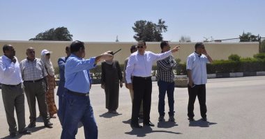 رئيس جامعة قناة السويس يفتتح مسار جديد للسيارات