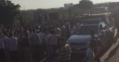الأمن يقنع الأهالى بفتح الطريق الدولى الساحلى بالبحيرة 