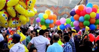 العاصمة تتأهب لاستقبال العيد.. نشر 200 سيارة إسعاف حول الحدائق والمتنزهات وساحات الصلاة.. توزيع 150 ألف "كيس" على المواطنين لجمع القمامة.. تطوير حديقة الأسرة بألماظة.. متابعة تراخيص المراكب النيلية