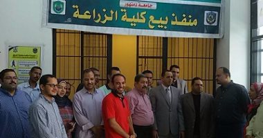 رئيس جامعة دمنهور يفتتح منفذ لبيع منتجات كلية الزراعة
