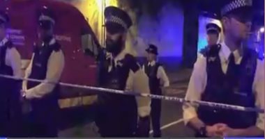 رويترز: مسلح بسكين قفز من عربة بمحيط مسجد بشمال لندن وطعن شخصا