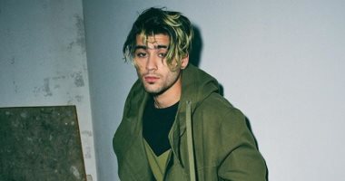 بالصور.. زين مالك يطلق خط أزياء ويتعاون مع بيلا حديد 