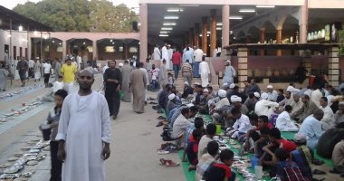بالصور.. نرصد أكبر وأطول موائد لإفطار الصائمين برمضان فى الأقصر 