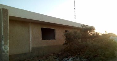بالصور.. سلخانة الخارجة القديمة تتحول لمقلب قمامة ومقبرة للحيوانات