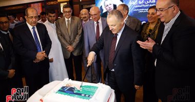 6 مشاهد فى تكريم أندية الممتاز لأبو ريدة.. مطالبته بالترشح لرئاسة الكاف.. تطبيق قائمة الـ 30 لاعبا بسبب البطولات الأفريقية.. رفض إعادة مباراة الزمالك والمقاصة.. انتخابات أول رابطة للمحترفين