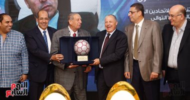 بالصور.. الأندية تطالب أبو ريدة بالترشح على رئاسة الكاف فى الانتخابات المقبلة