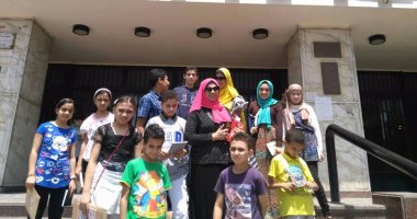 المصريون الحاصلون على جوائز تحدى القراءة العربى فى زيارة دار الكتب