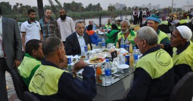 محافظ الجيزة يطالب عمال النظافة تحسين مستوى الخدمة