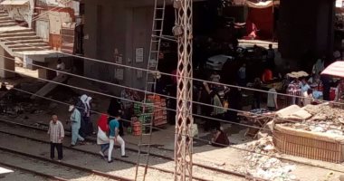 أهالى طلخا يشتكون من البلطجية والباعة الجائلين أسف كوبرى السكة الحديد