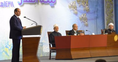 السيسي خلال احتفالية "الأوقاف" بليلة القدر: كثيرون تعمدوا إساءة فهم الدين لتحقيق أهداف سياسية.. تصويب الفهم الدينى قضية حياة أو موت.. ويشيد بالأزهر: سيظل مؤسستنا العملاقة.. ويطالب الأمن باليقظة