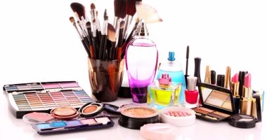 5 نصائح تطيل عمر المكياج وأدوات التجميل.. "وفرى فلوسك" 
