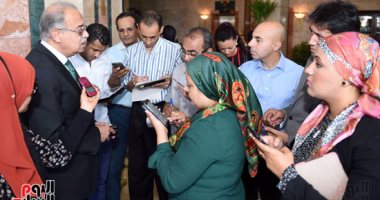 رئيس الوزراء يستعرض مع وزير النقل المرحلة الثالثة من المشروع القومى للطرق