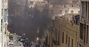 بالصور.. السيطرة على حريق بأحد الشقق بحى وسط الإسكندرية