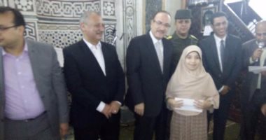 بالصور .. محافظ بنى سويف يكرم  60 من حفظة القرآن الكريم و الأئمة و الدعاة