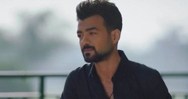 هيثم شاكر يطير إلى السعودية لأداء مناسك العمرة